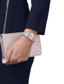 Simulation of the watch Tissot PRX 系列自動款 35mm 18K金錶圈款腕錶 on a wrist