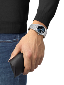 Simulation of the watch Tissot PRX 40mm on a wrist