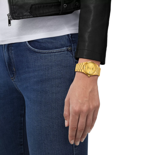 Simulation of the watch Tissot PRX Powermatic 80 35mm on a wrist