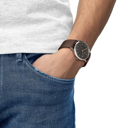 Simulation of the watch Tissot Heritage 1938 Automatic COSC on a wrist