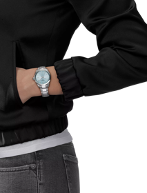 Simulation of the watch Tissot PR 100 系列34mm on a wrist