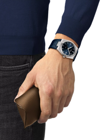 Simulation of the watch Tissot PRX 40mm on a wrist