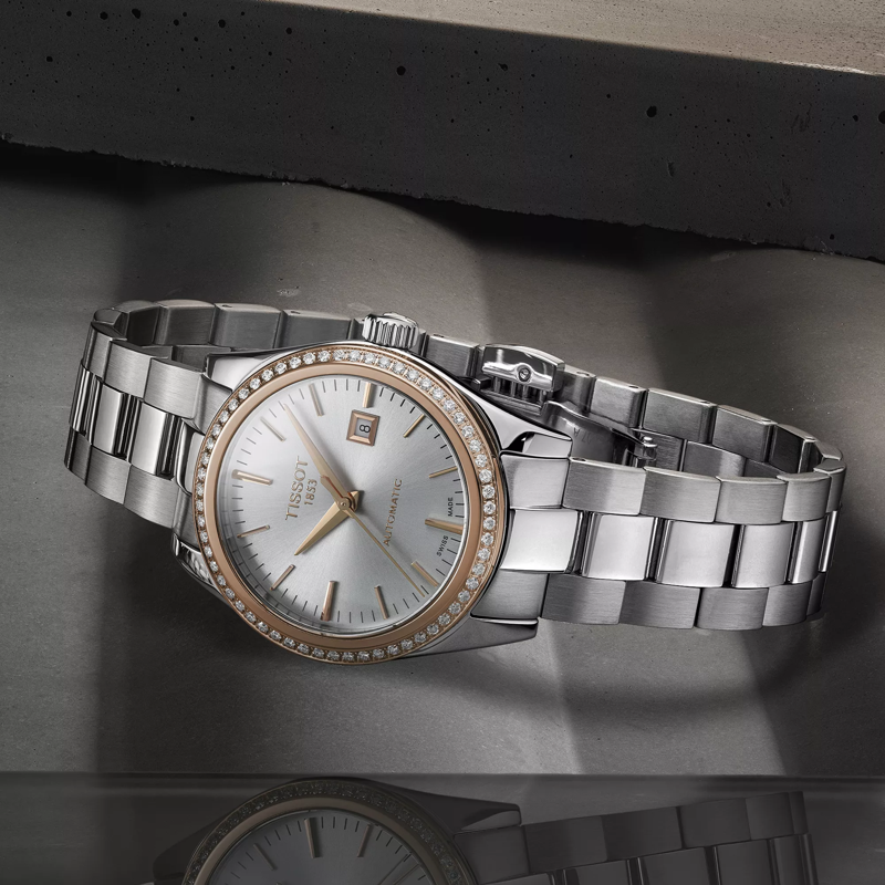 Tissot T-My Lady Automatic 18K Gold bezel montre sur fond coloré