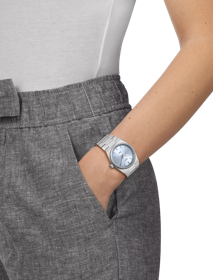Simulation of the watch Tissot PRX 35mm on a wrist