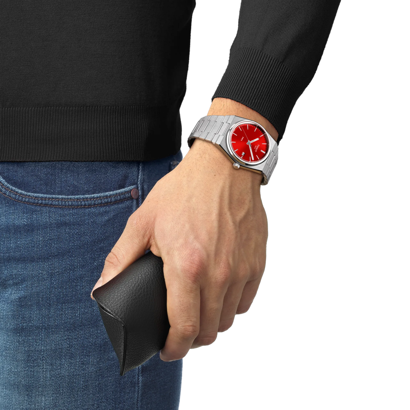 Simulation of the watch Tissot PRX Quartz 40mm on a wrist