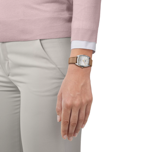 Simulation of the watch 티쏘 스타일리스트 on a wrist