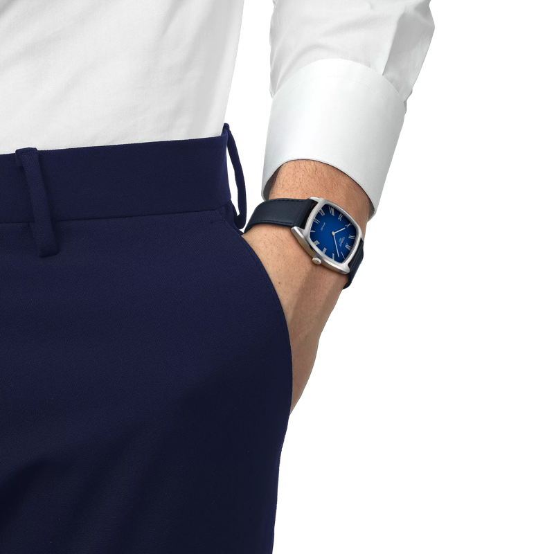 Simulation of the watch 티쏘 스타일리스트 on a wrist