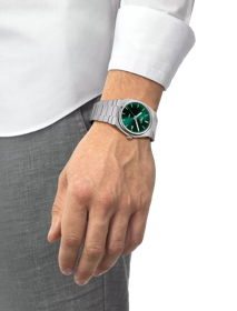 Simulation of the watch Tissot PRX 40mm on a wrist