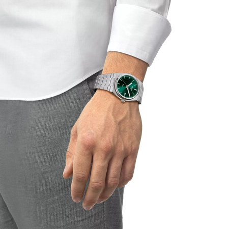 Simulation of the watch Tissot PRX 40mm on a wrist