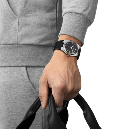 Simulation of the watch Tissot PRX 40mm on a wrist
