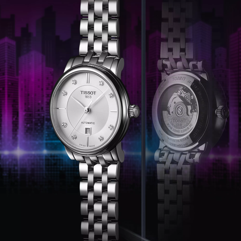 Tissot Carson Premium Automatic Lady montre sur fond coloré