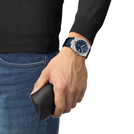 Simulation of the watch Tissot PRX Powermatic 80 40mm on a wrist