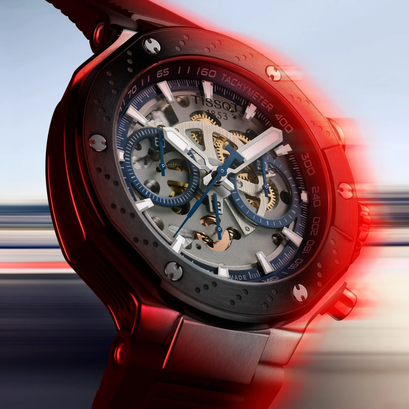 Tissot T-Race MotoGP Automatic Chronograph (2025) reloj en un fondo de color