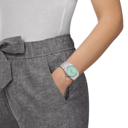 Simulation of the watch Tissot PRX 35mm on a wrist