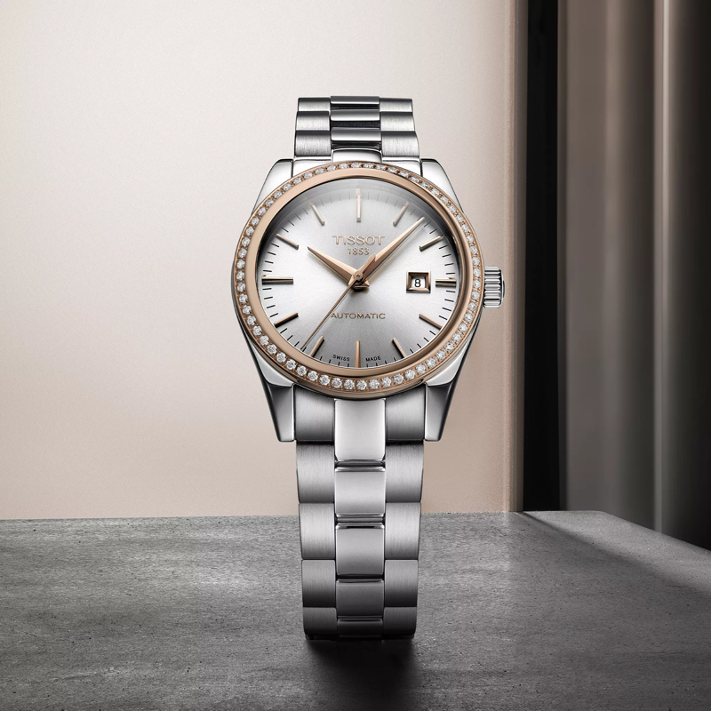 Tissot T-My Lady Automatic 18K Gold bezel montre sur fond coloré