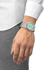 Simulation of the watch Tissot PRX 40mm on a wrist
