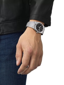 Simulation of the watch Tissot PRX 40mm on a wrist