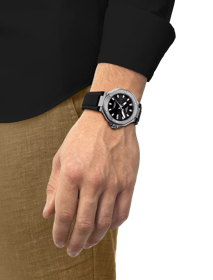 Simulación del reloj Tissot T-Race Powermatic 80 41mm en la muñeca