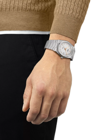 Simulation of the watch Tissot PRX 40mm on a wrist