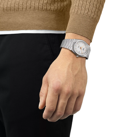 Simulation of the watch Tissot PRX 40mm on a wrist