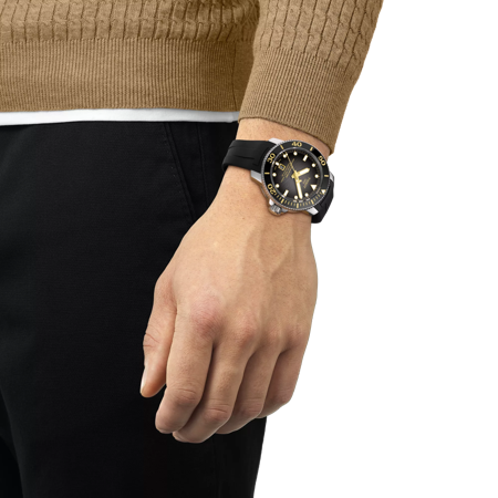 Simulation of the watch Tissot Seastar 2000 Professional Powermatic 80 on a wrist
