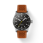 Vista frontal del reloj Tissot PR516 Powermatic 80 con sombra