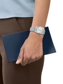 Simulation of the watch Tissot PRX 系列自動款35mm on a wrist