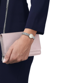 Simulation of the watch 티쏘 러블리 라운드 on a wrist