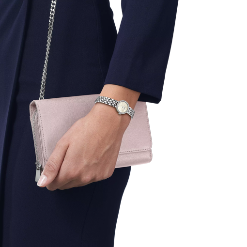 Simulation of the watch Tissot Lovely Round on a wrist