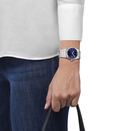 Simulation of the watch Tissot PRX 35mm on a wrist